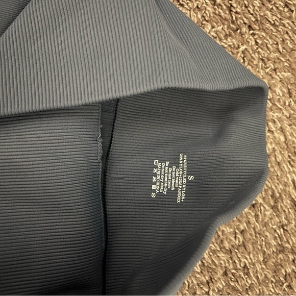 scrunch workout shorts - Picture 2 of 4